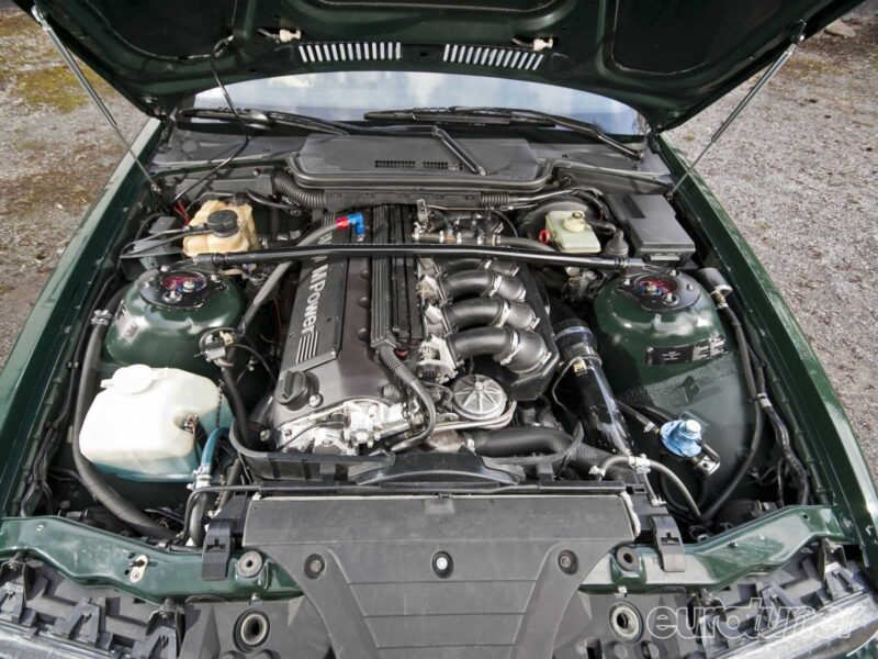 BMW S50B32 motor