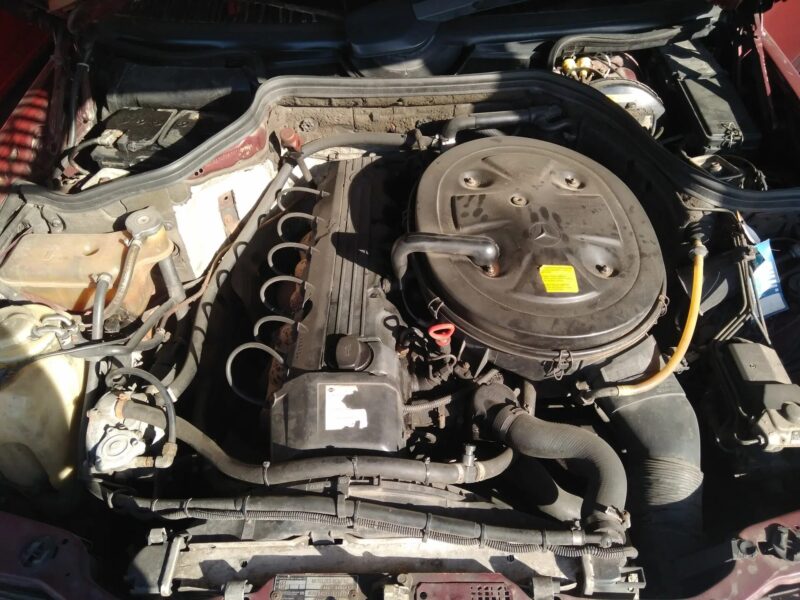 Mercedes-Benz M103 E26 2,6 motor