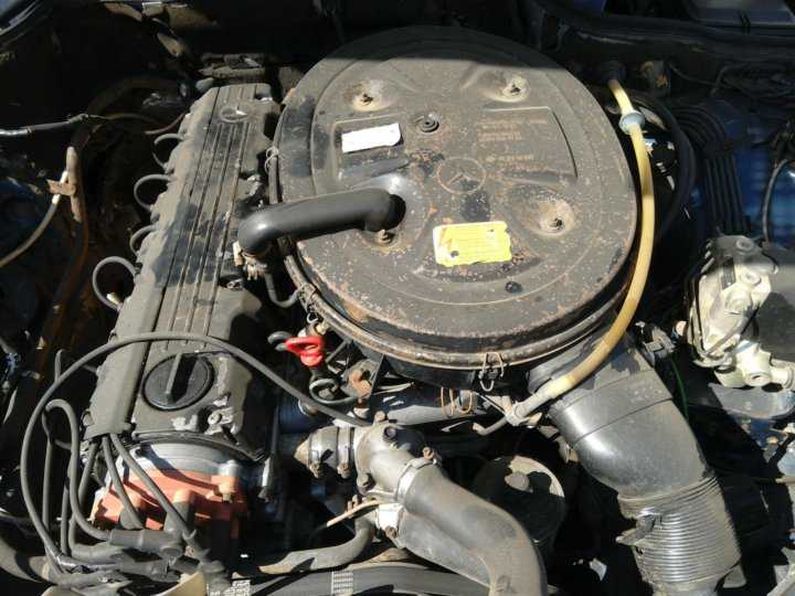 Mercedes-Benz M103 E26 2,6 motor