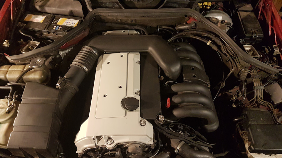 Mercedes-Benz M104 E32 3,2 motor