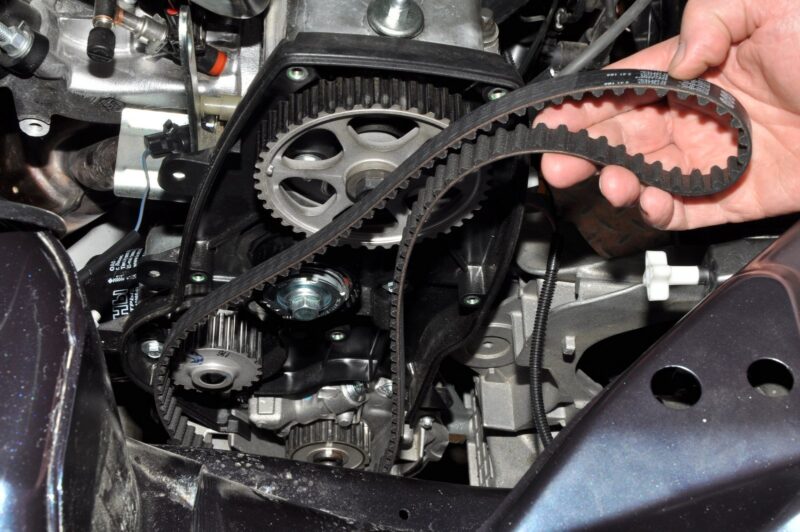 Tidsmekanismen: hur den är organiserad, hur den fungerar och hur man förstår att det är nödvändigt att byta kuggrem