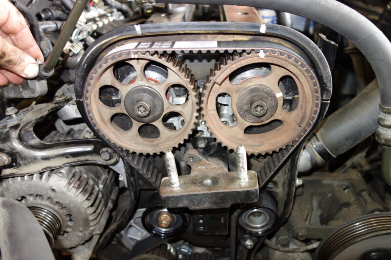 Tidsmekanismen: hur den är organiserad, hur den fungerar och hur man förstår att det är nödvändigt att byta kuggrem