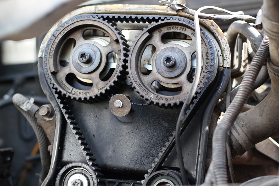 Tidsmekanismen: hur den är organiserad, hur den fungerar och hur man förstår att det är nödvändigt att byta kuggrem