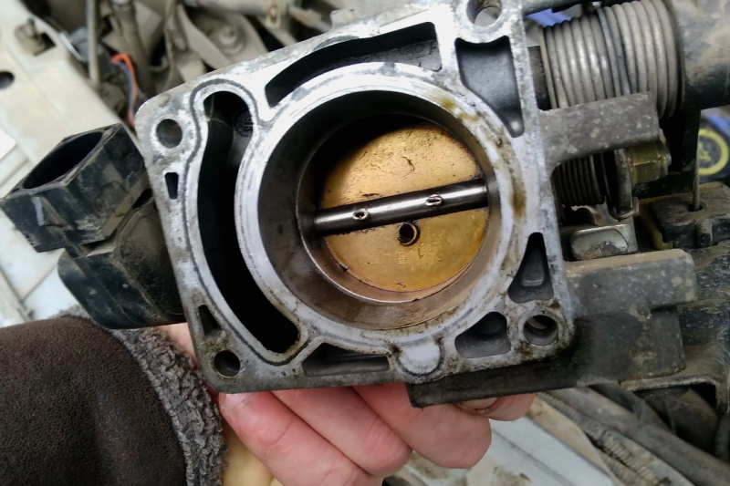 Högt motorvarvtal vid tomgång