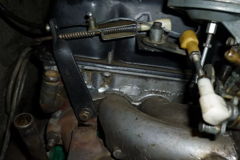 Bilen stannar när du trycker på gaspedalen