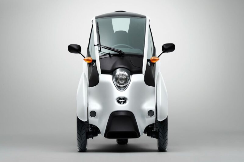 Toyota i-Road. Mellan en bil och en motorcykel