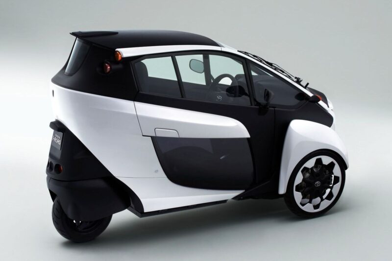 Toyota i-Road. Mellan en bil och en motorcykel